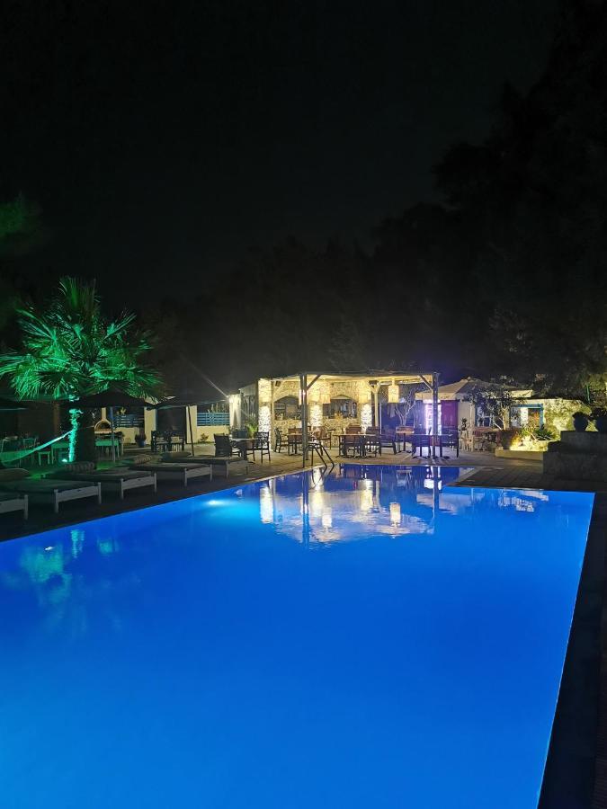 יאליסוס Trees Art Hotel מראה חיצוני תמונה