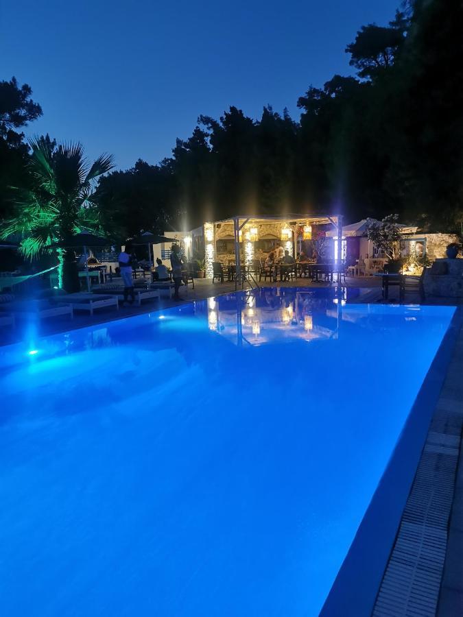 יאליסוס Trees Art Hotel מראה חיצוני תמונה